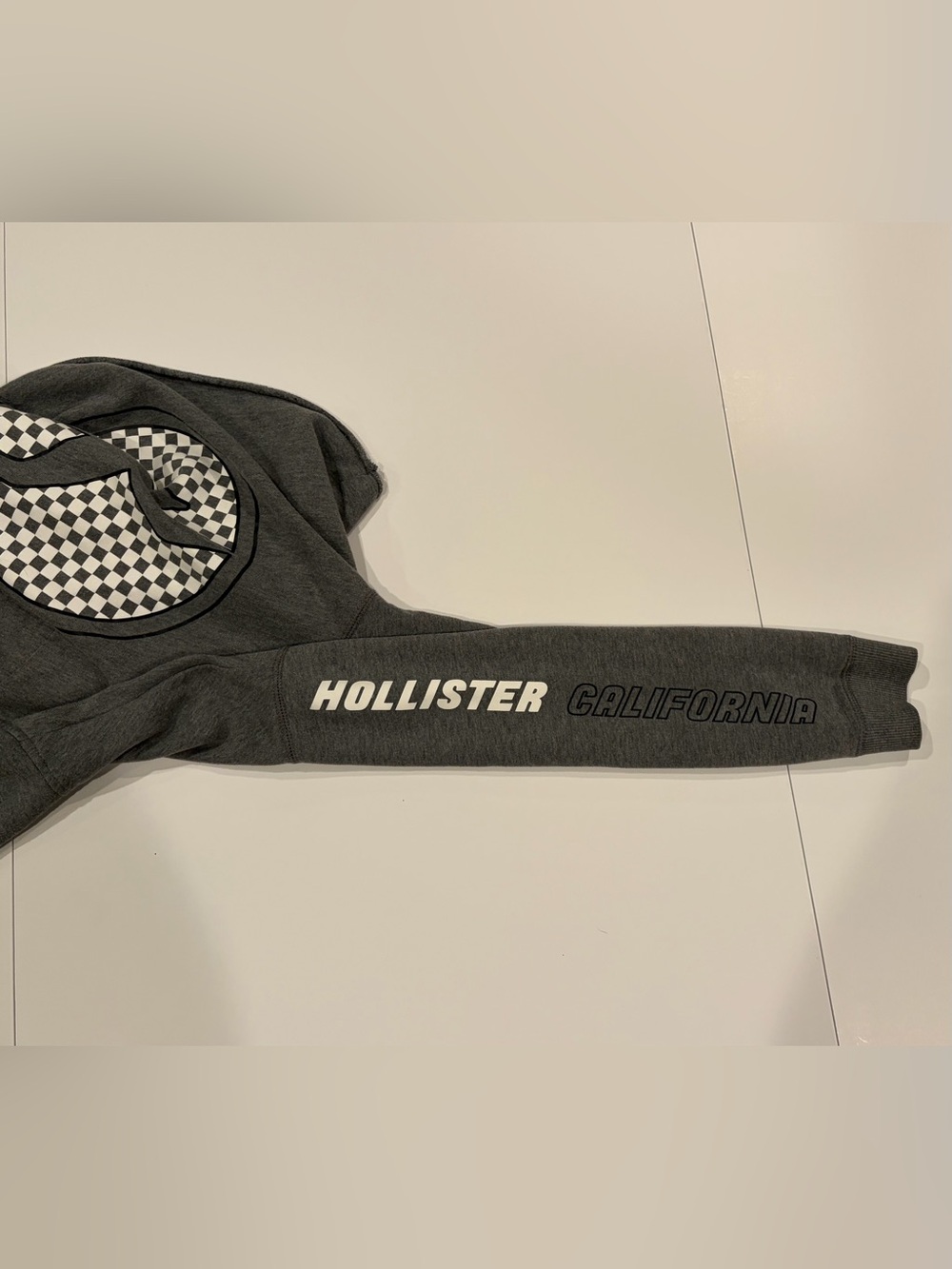 Hollister Co. Cropped Graphic Hoodie – Dark Heather Grey - Size M - Picture 4 of 7